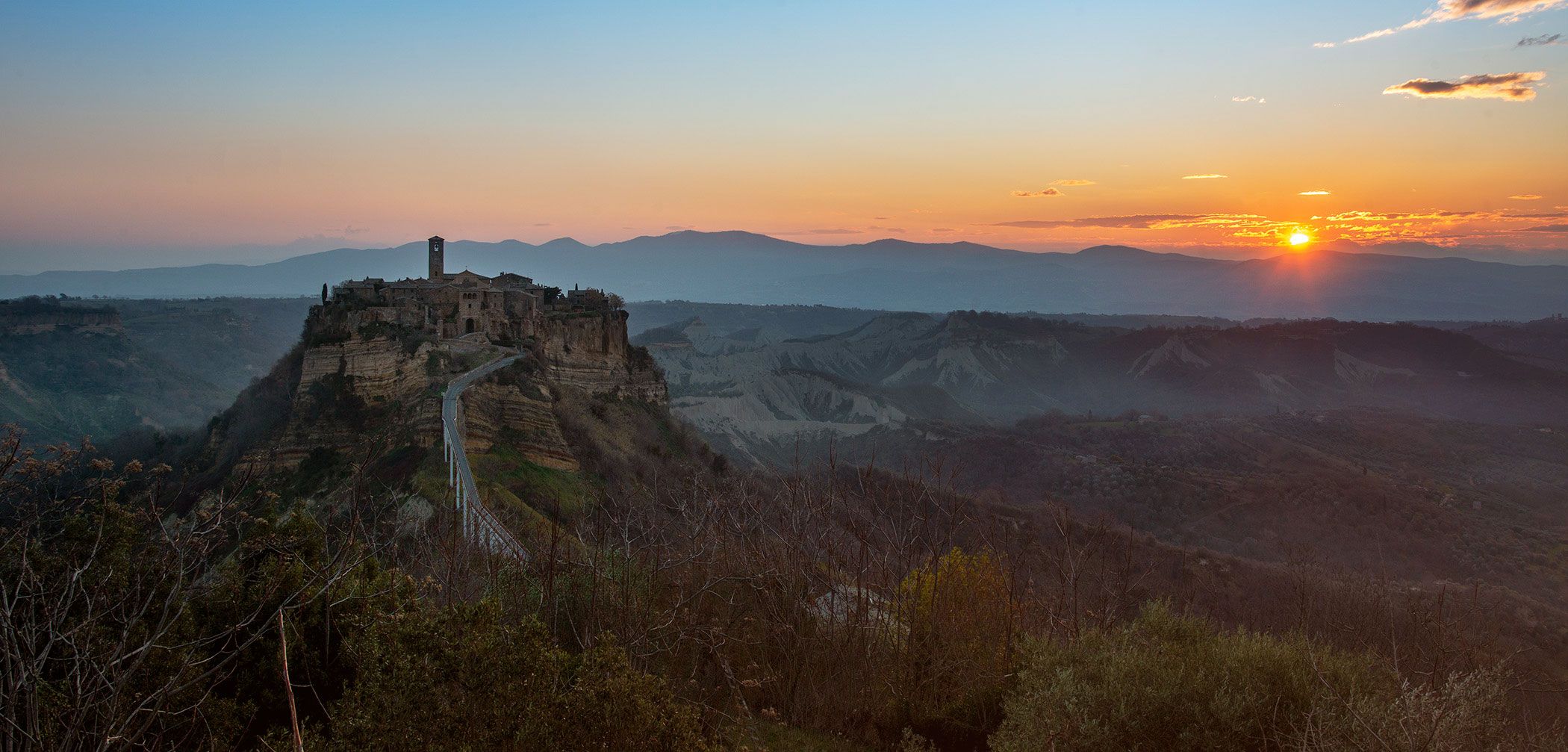 Civita di Bagnoregio all'alba